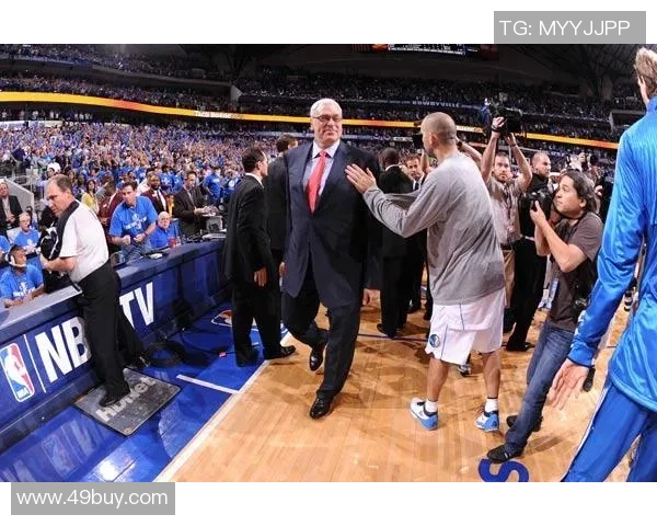 李金羽的传奇人生与足球事业发展：从球场到教练席的跨越与坚持